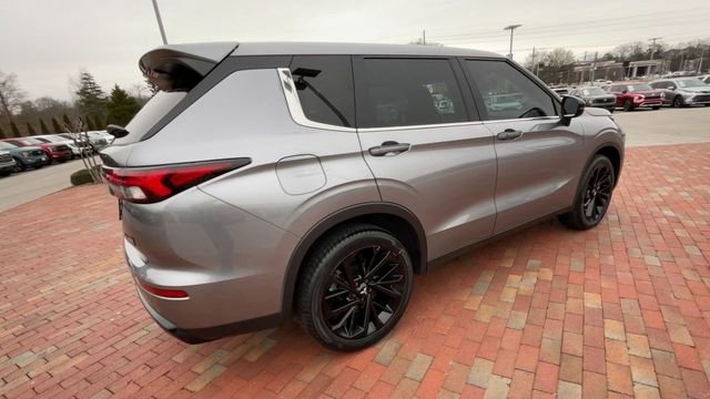 Used 2022 Mitsubishi Outlander SE image 9