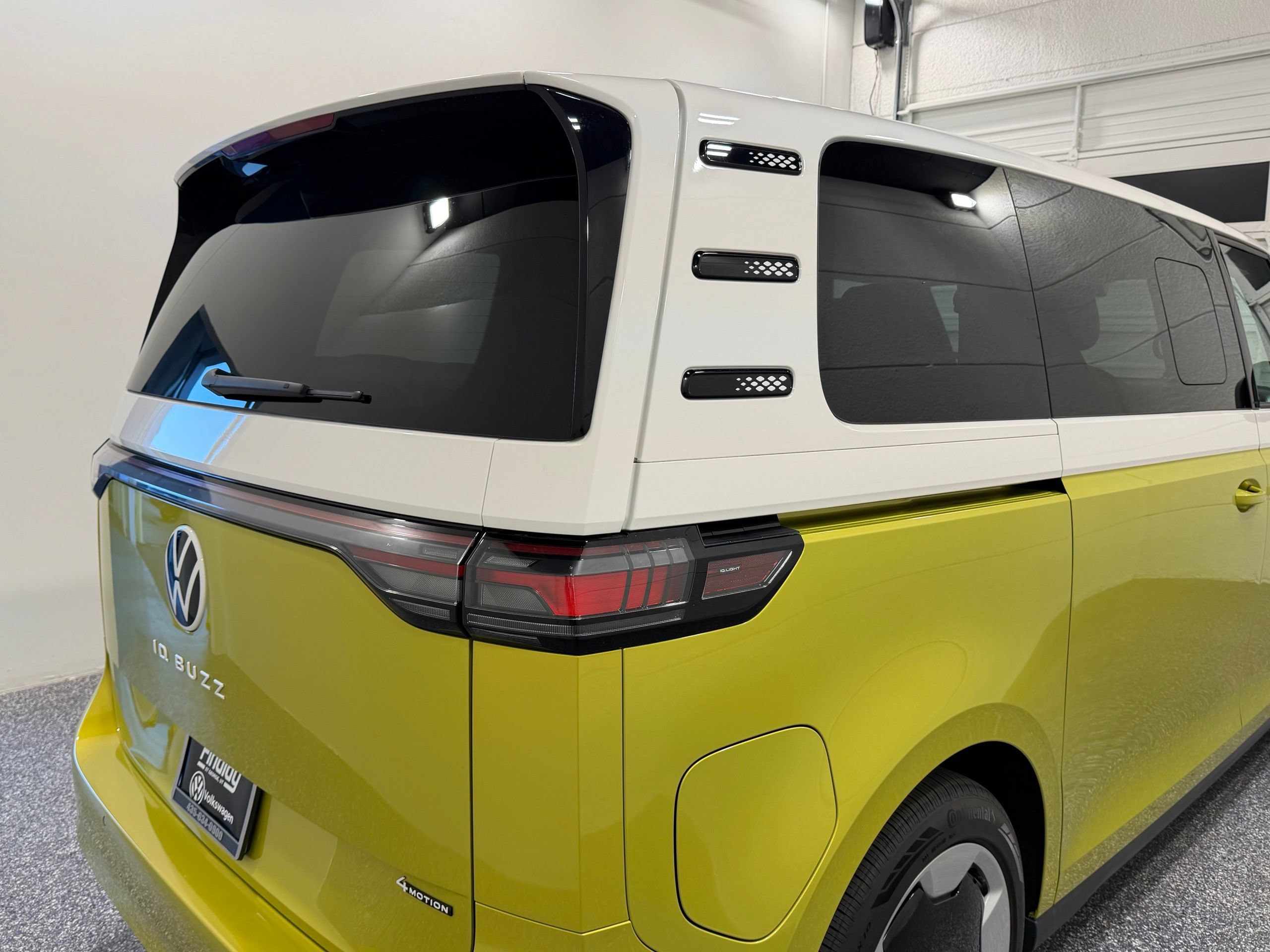 New 2025 Volkswagen ID. Buzz Pro S Plus AWD/4WD image 17