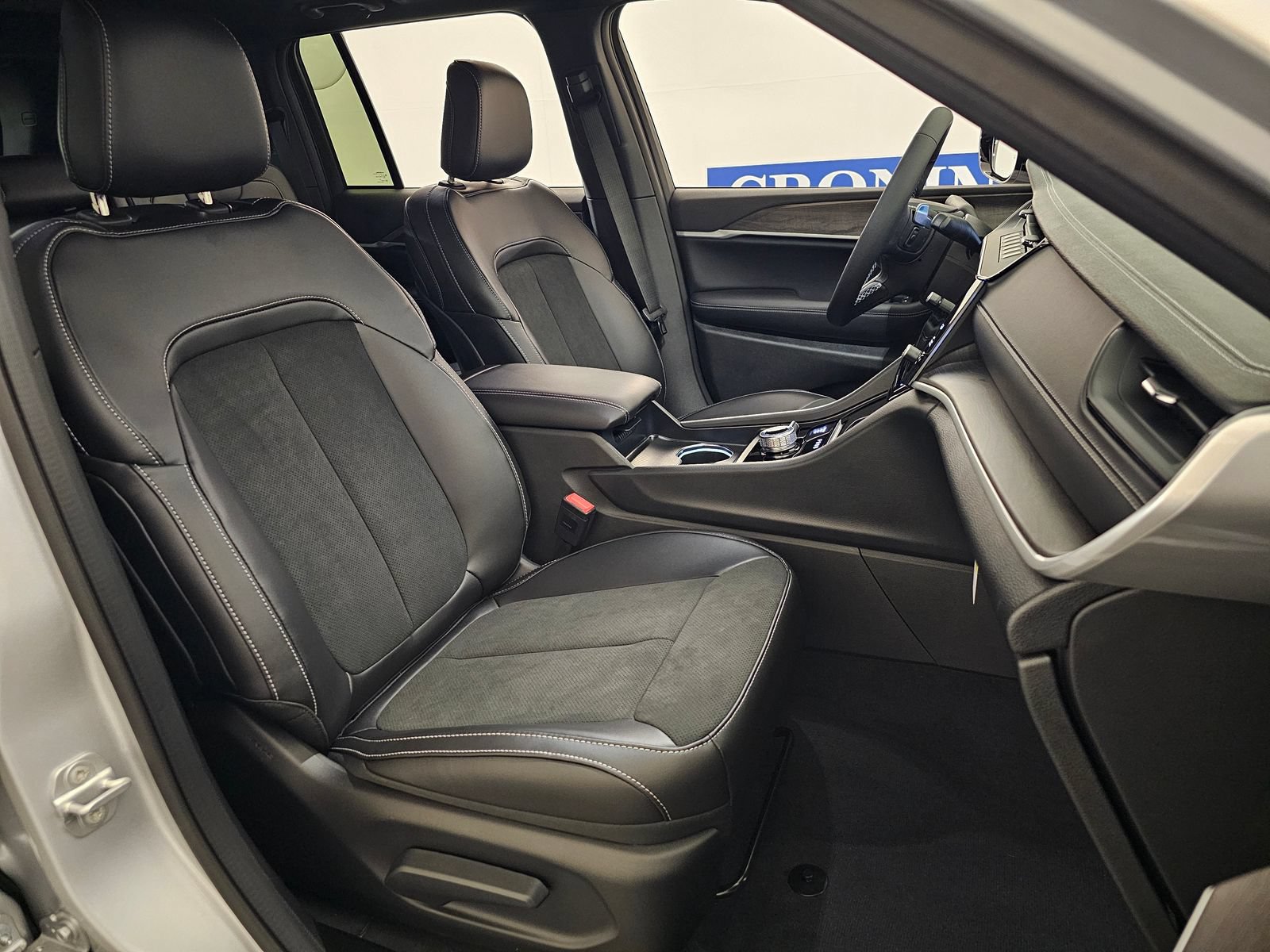 New 2026 Jeep Grand Cherokee Altitude AWD/4WD image 24