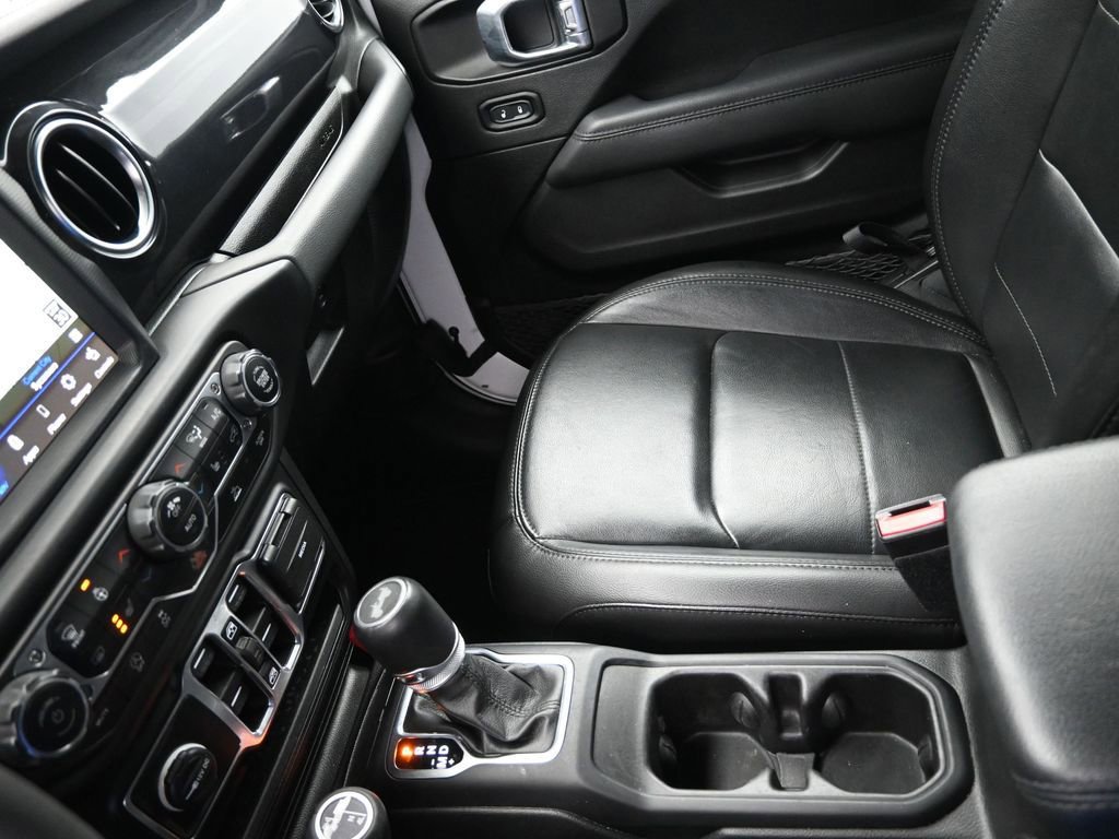 Used 2023 Jeep Wrangler Altitude image 21