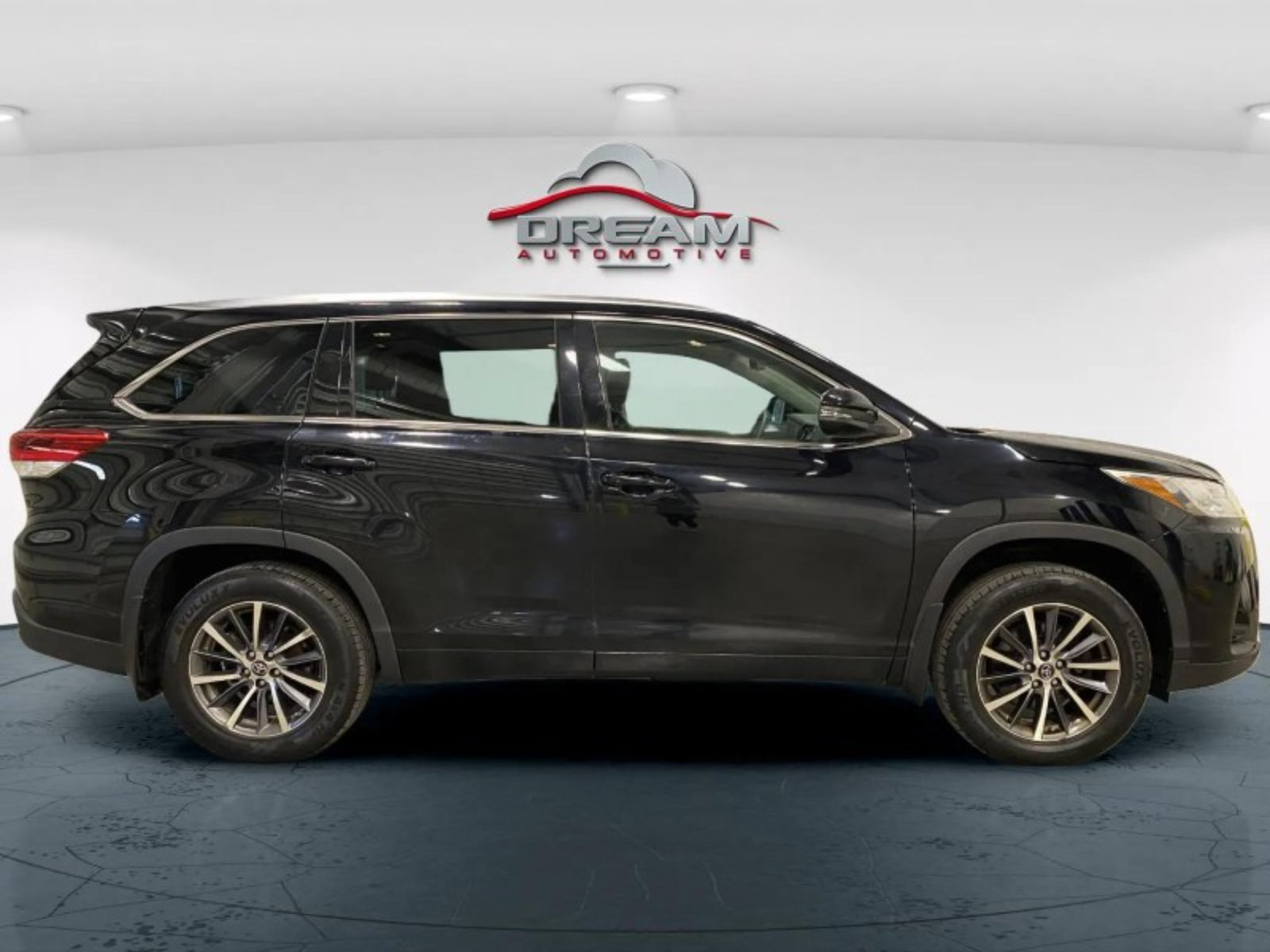 Used 2017 Toyota Highlander XLE AWD/4WD image 25