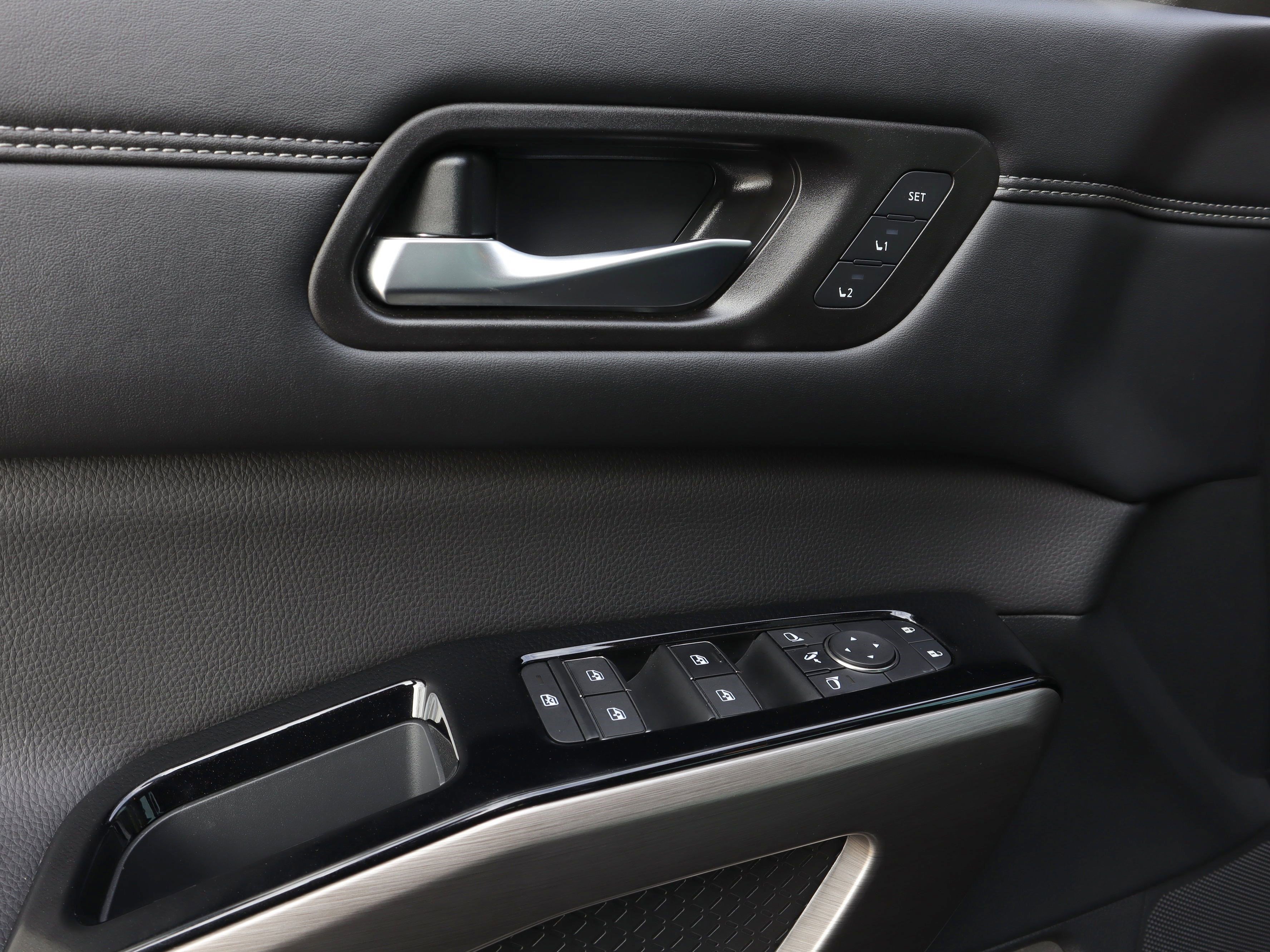 Used 2024 Nissan Pathfinder Platinum image 25