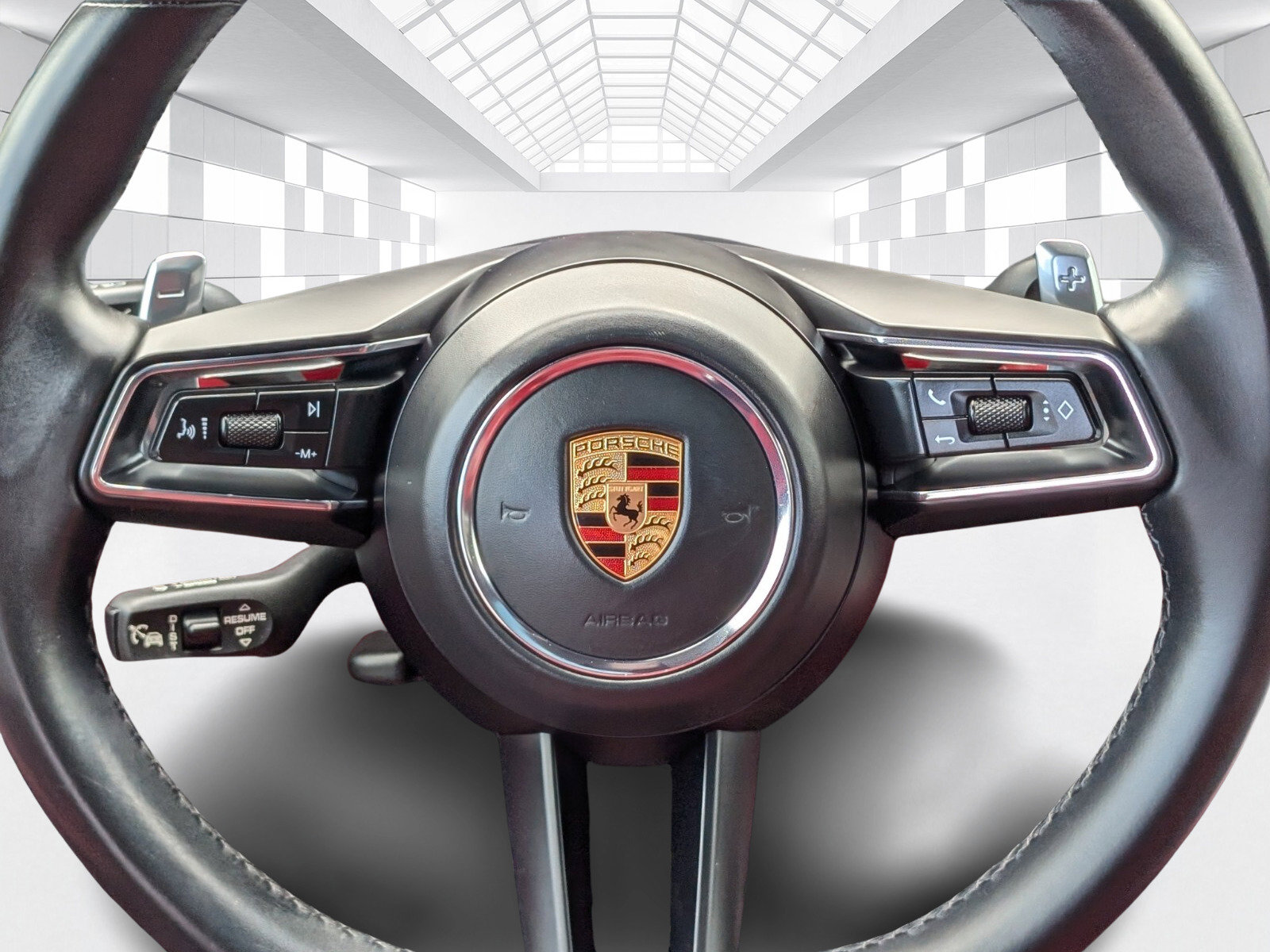 Used 2023 Porsche Macan Turbo image 9