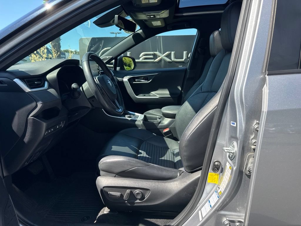 Used 2021 Toyota RAV4 XSE AWD/4WD image 4