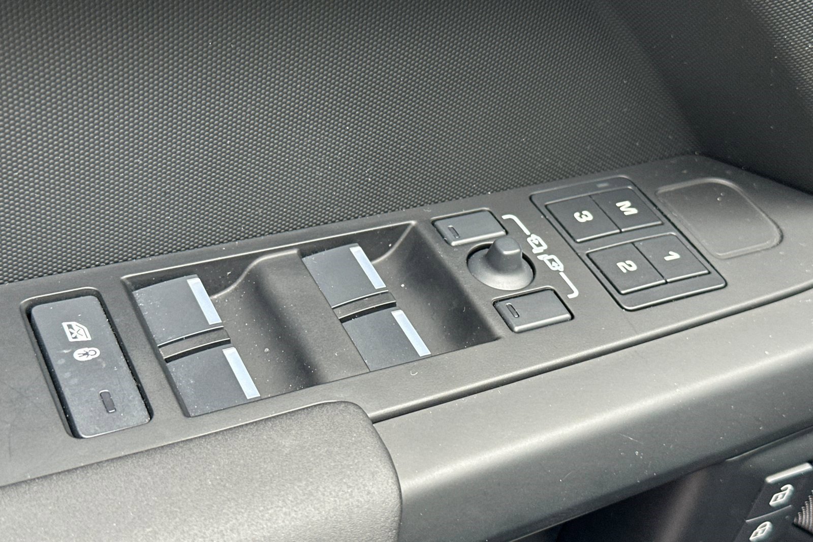 Used 2025 Land Rover Defender 110 S image 15