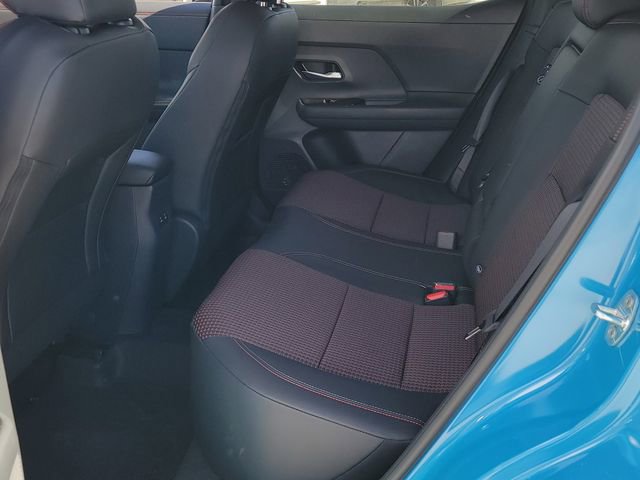 New 2026 Nissan Kicks SR w/ Cold Weather Package AWD/4WD image 7
