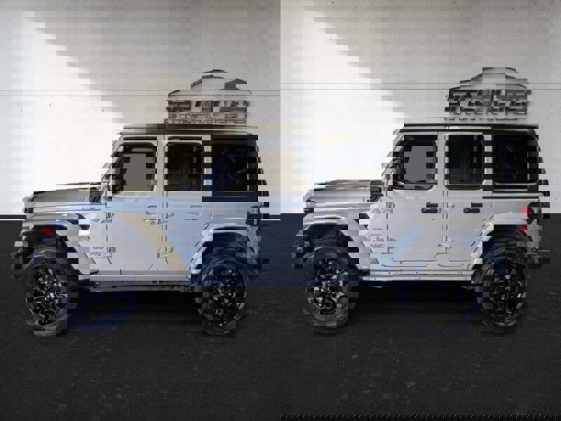 Used 2023 Jeep Wrangler Unlimited Sahara image 7