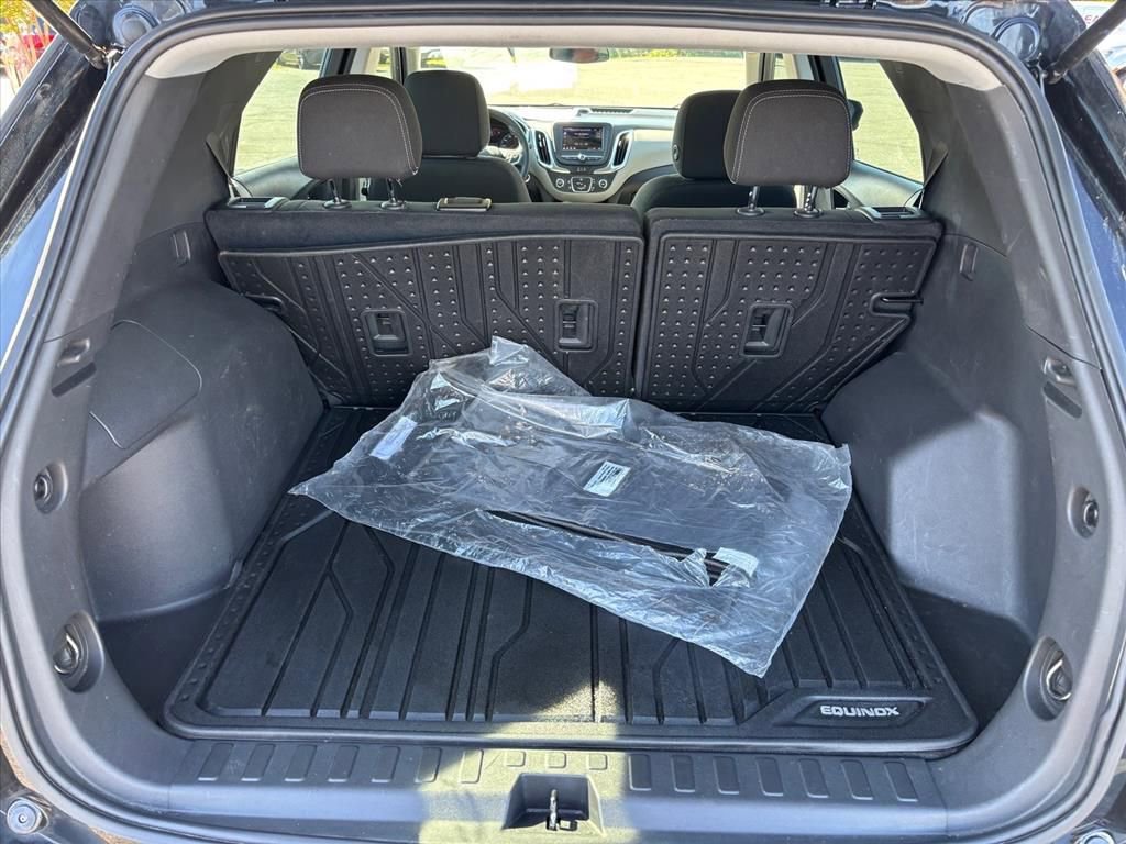 Used 2023 Chevrolet Equinox LS w/ Midnight Edition FWD image 26