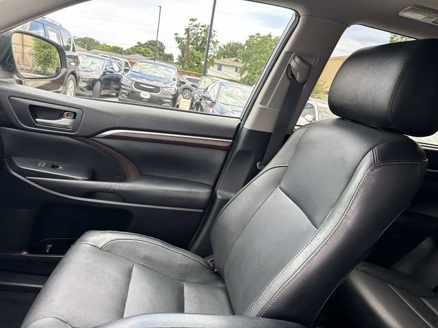 Used 2016 Toyota Highlander Limited Platinum FWD image 16