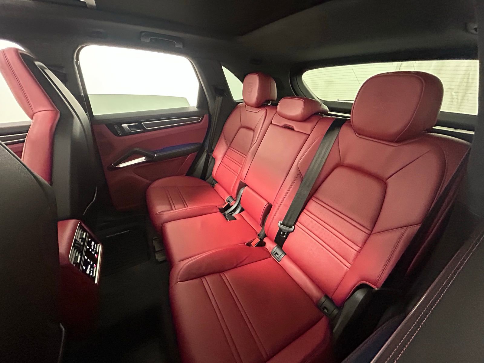 Used 2023 Porsche Cayenne Turbo image 33