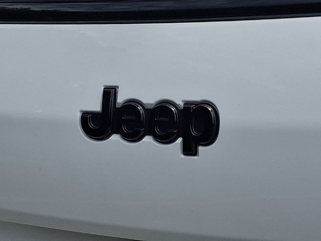 Used 2024 Jeep Grand Cherokee L Altitude AWD/4WD image 35
