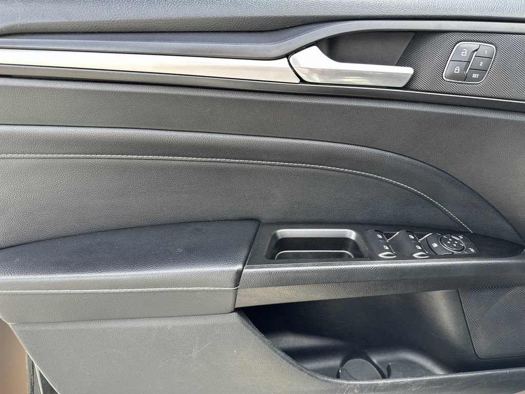 Used 2020 Ford Fusion Titanium AWD/4WD image 16