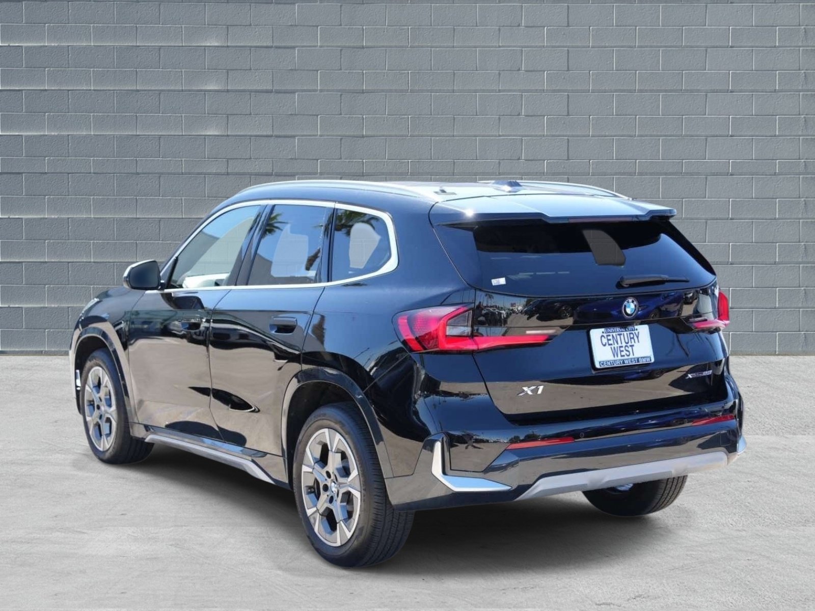 Used 2024 BMW X1 xDrive28i w/ Convenience Package AWD/4WD image 3