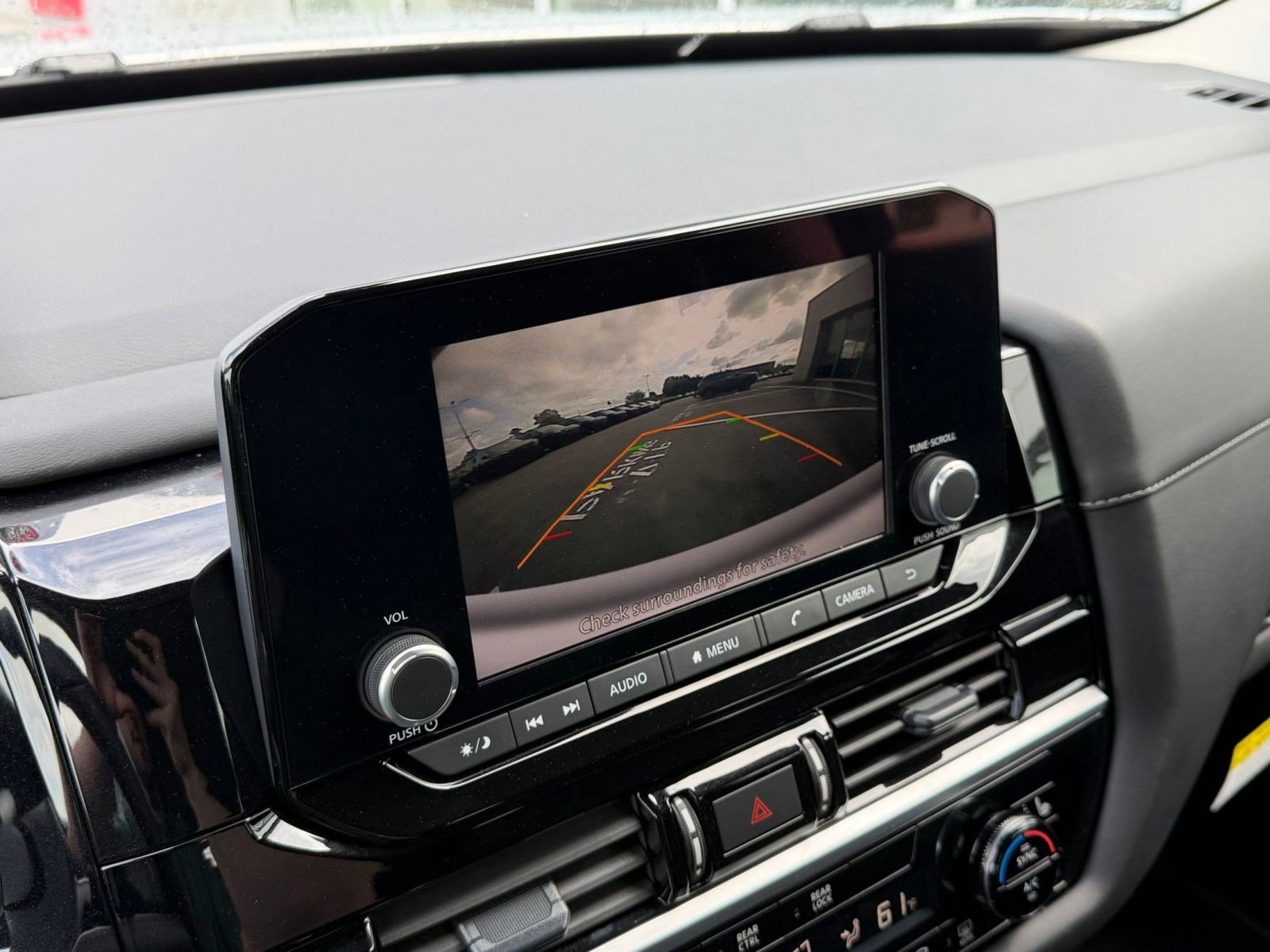 Certified 2025 Nissan Pathfinder SV image 27