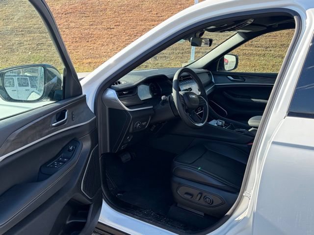 New 2026 Jeep Grand Cherokee Limited w/ Limited Altitude Package AWD/4WD image 15