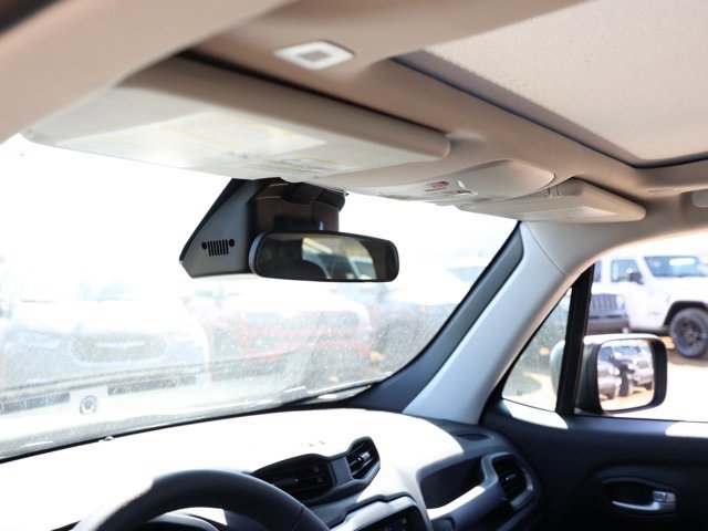 New 2023 Jeep Renegade Latitude w/ Sun & Fun Group image 13