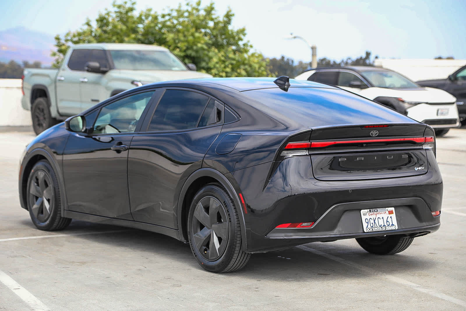 Used 2023 Toyota Prius LE FWD image 7