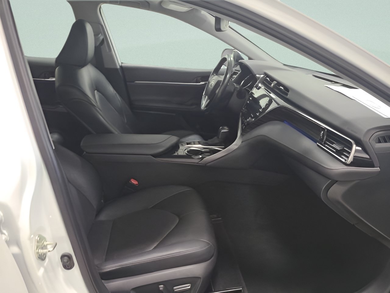 Used 2020 Toyota Camry XLE FWD image 11