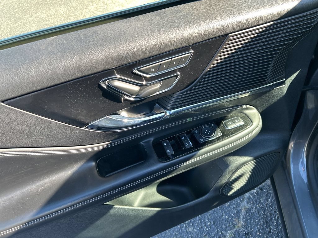 Used 2021 Lincoln Corsair FWD w/ Convenience Package image 12