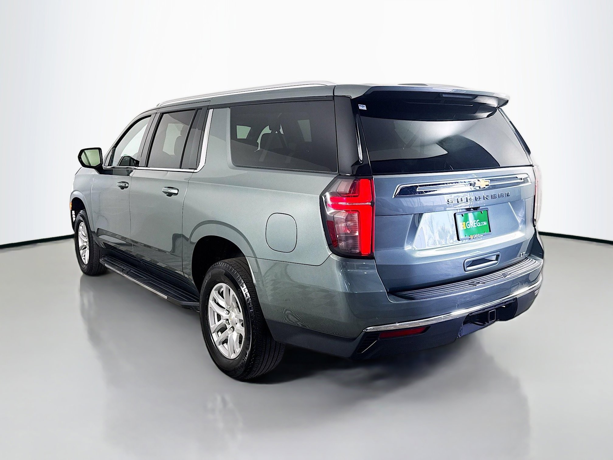 Used 2024 Chevrolet Suburban LT RWD image 7