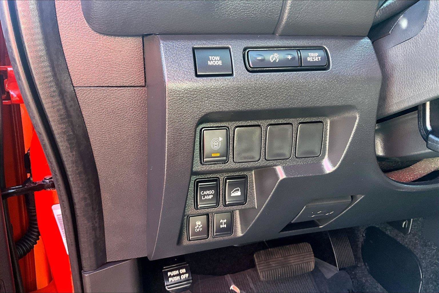 Used 2025 Nissan Frontier PRO-4X AWD/4WD image 36