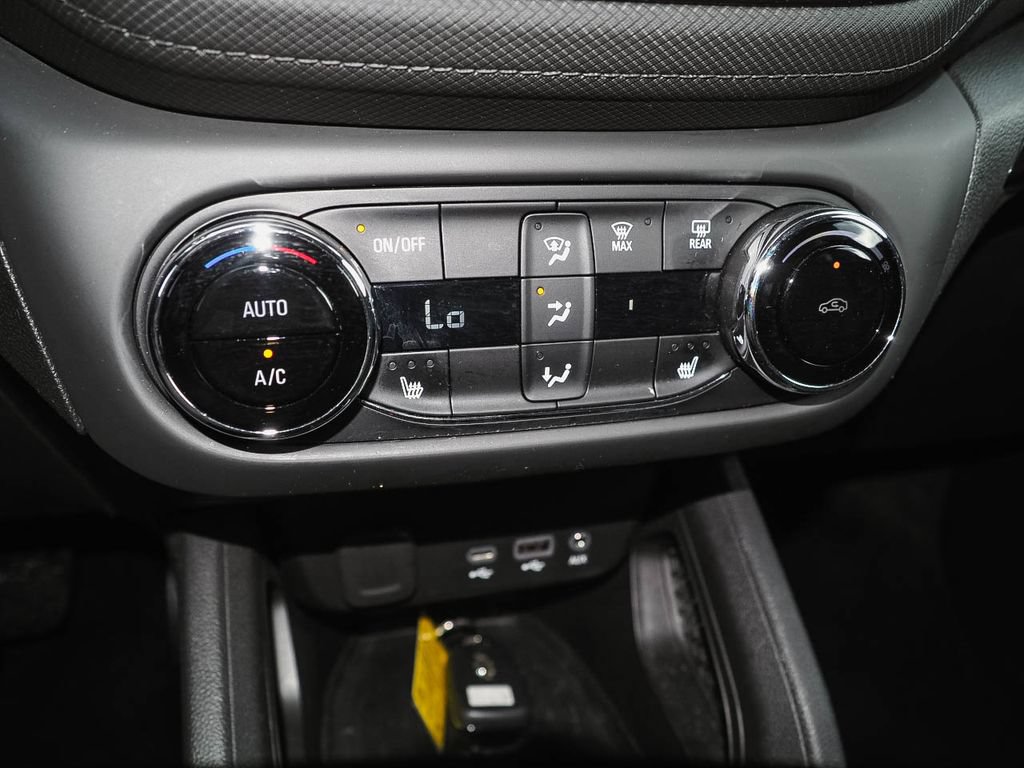 Used 2023 Chevrolet TrailBlazer LT w/ Convenience Package FWD image 13