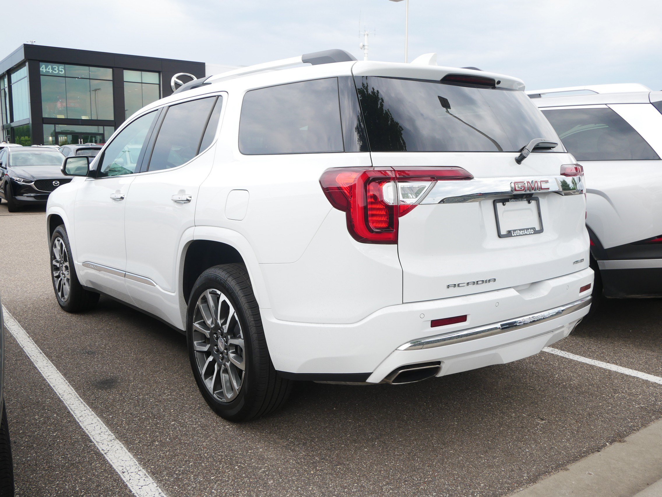 Used 2023 GMC Acadia Denali w/ Denali Ultimate Package AWD/4WD image 4