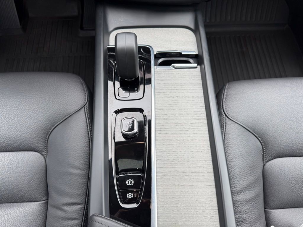 Used 2025 Volvo XC60 B5 Plus w/ Protection Package Premier image 22