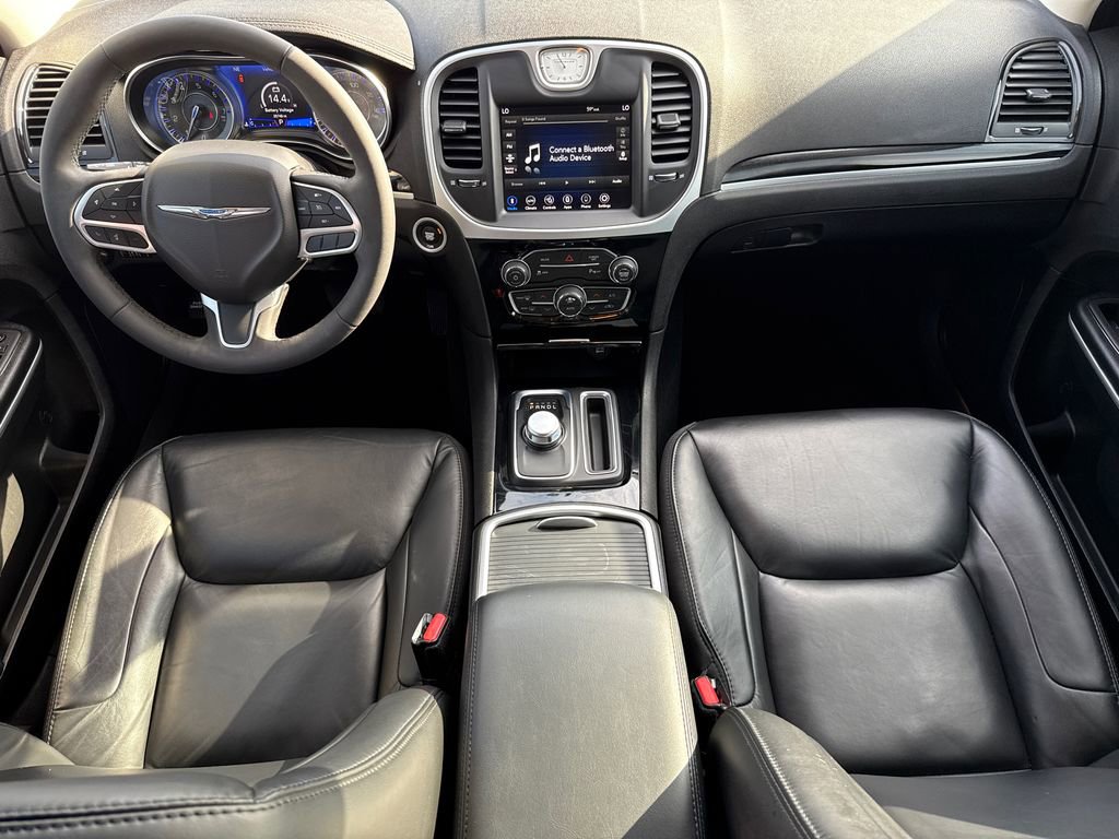 Used 2023 Chrysler 300 Touring L RWD image 11