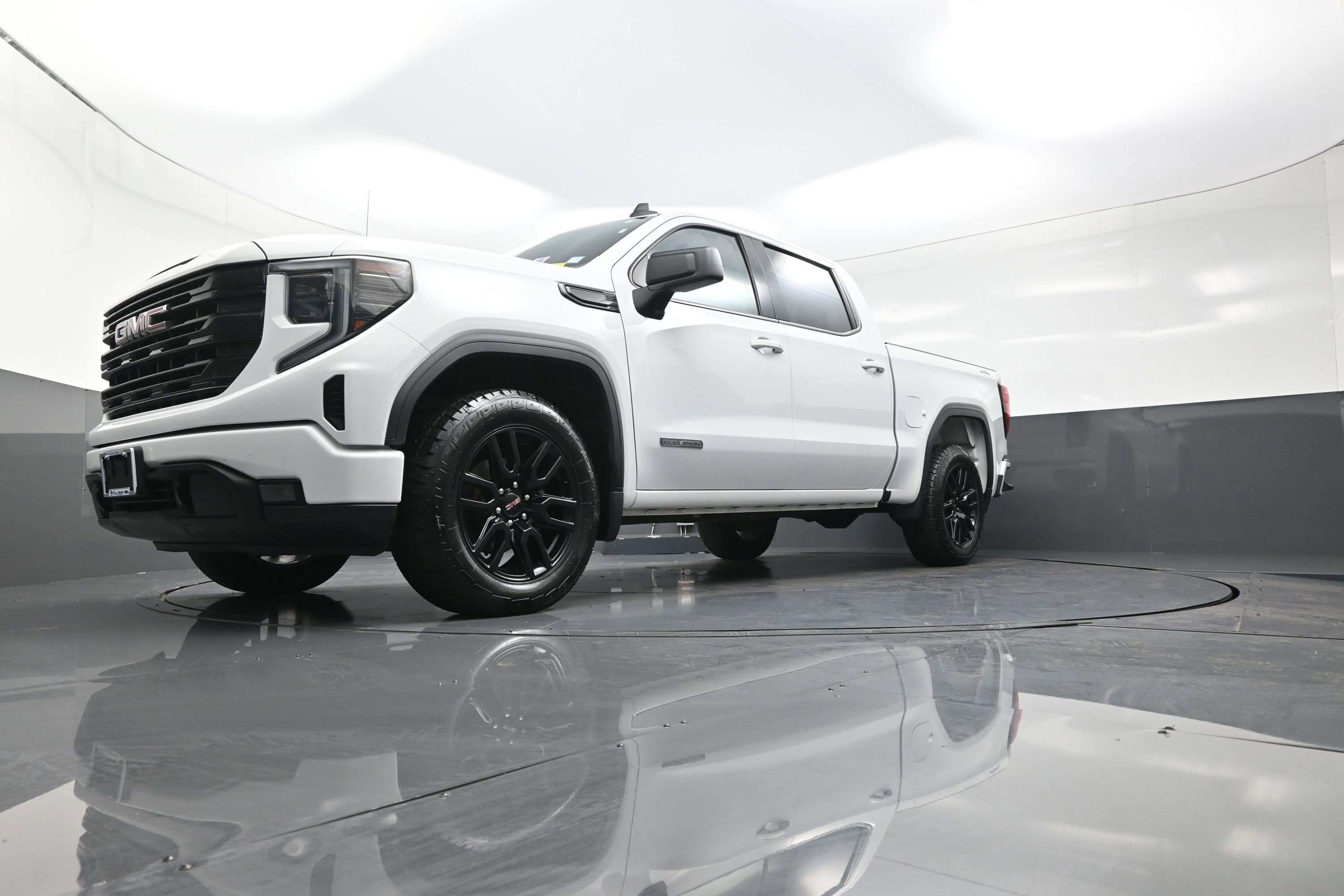 Used 2022 GMC Sierra 1500 Elevation image 11