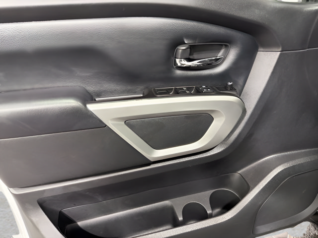 Used 2019 Nissan Titan SV AWD/4WD image 9