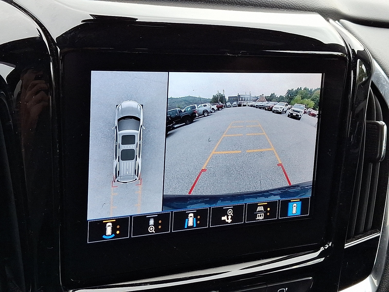 Used 2023 Chevrolet Traverse LT w/ LT Premium Package image 24