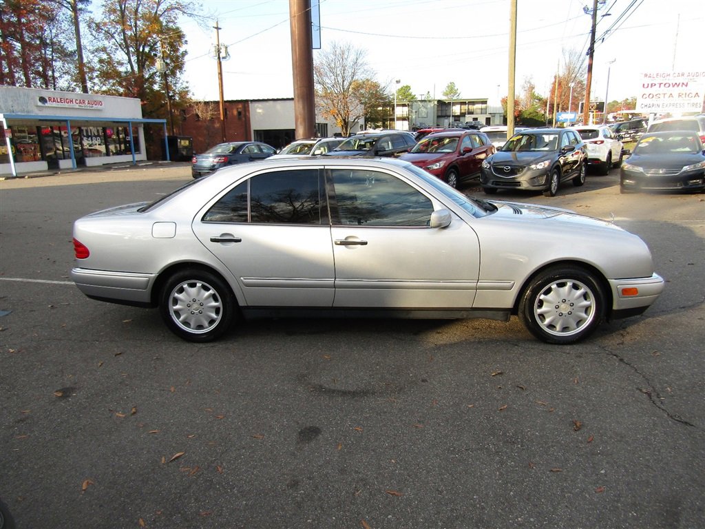 Used 1997 Mercedes-Benz E 320 Sedan image 9