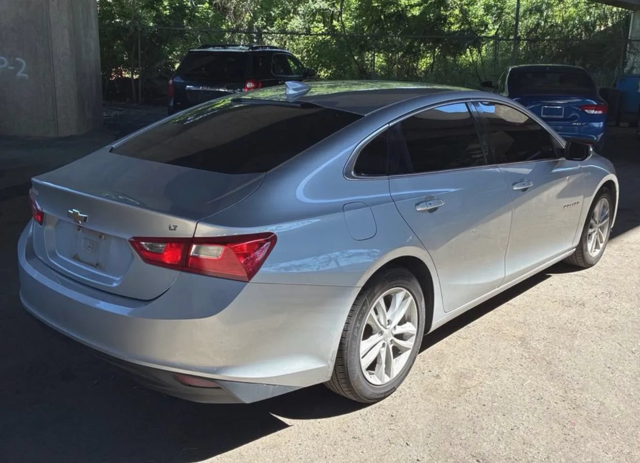 Used 2017 Chevrolet Malibu LT FWD image 3