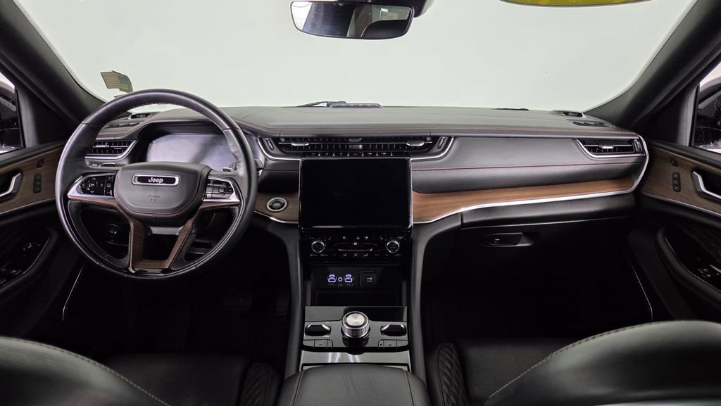 Used 2022 Jeep Grand Cherokee Summit w/ Luxury Tech Group V image 40