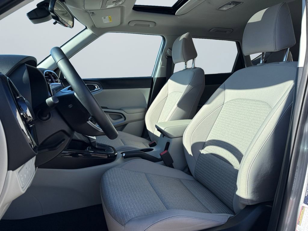 Used 2025 Kia Soul EX image 9