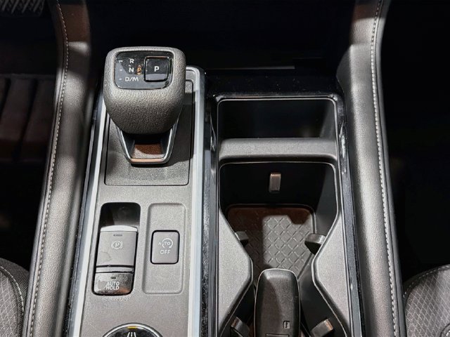 Used 2025 Nissan Pathfinder SV AWD/4WD image 15