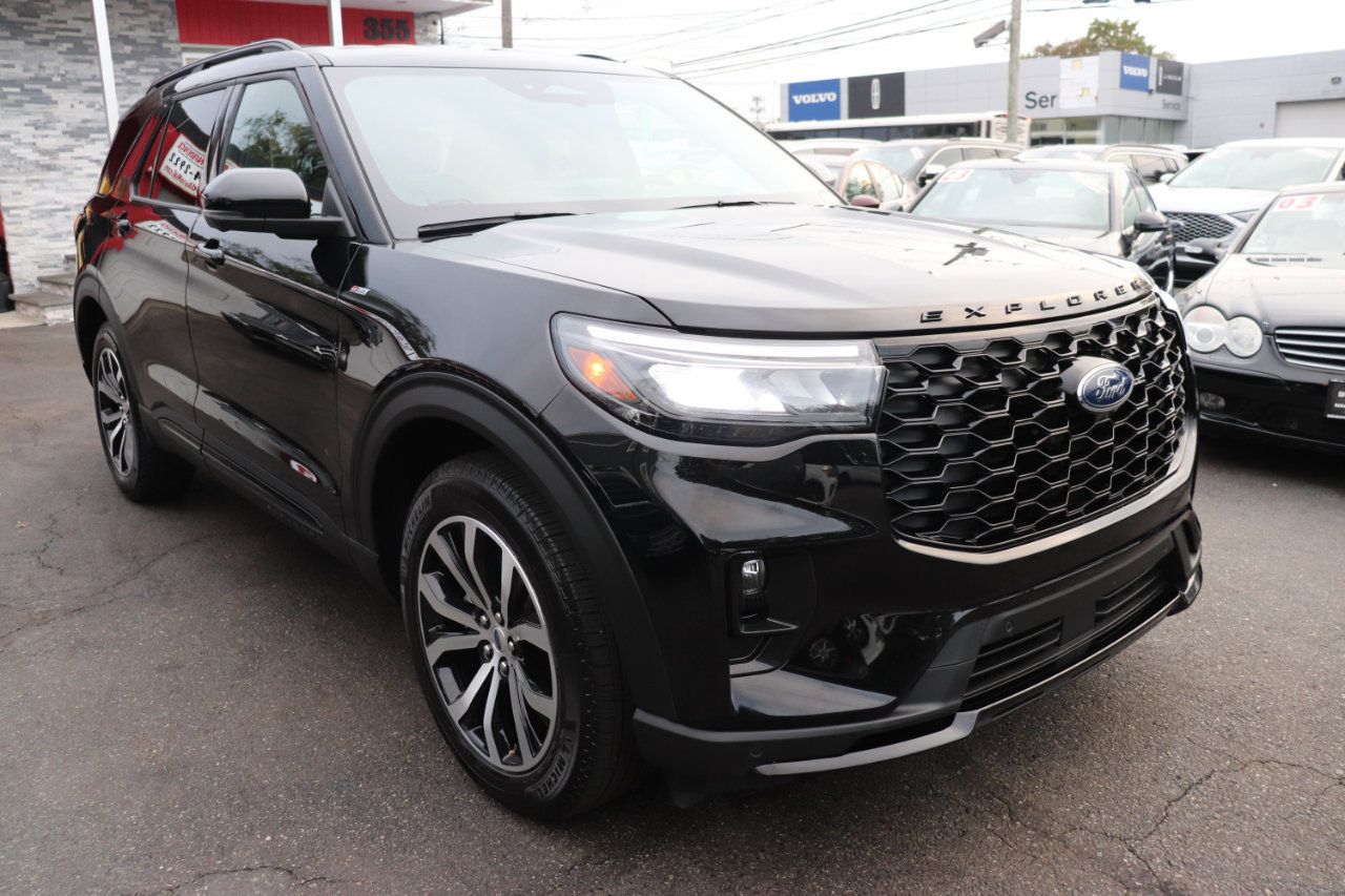 Used 2025 Ford Explorer ST-Line image 7