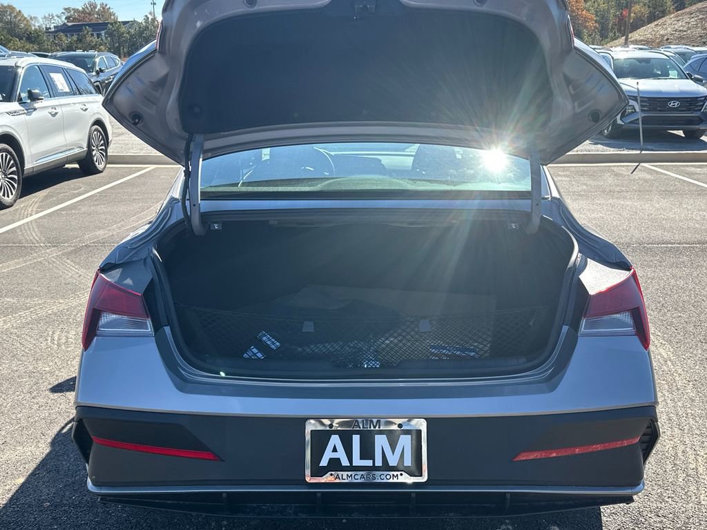 New 2025 Hyundai Elantra Sport image 18