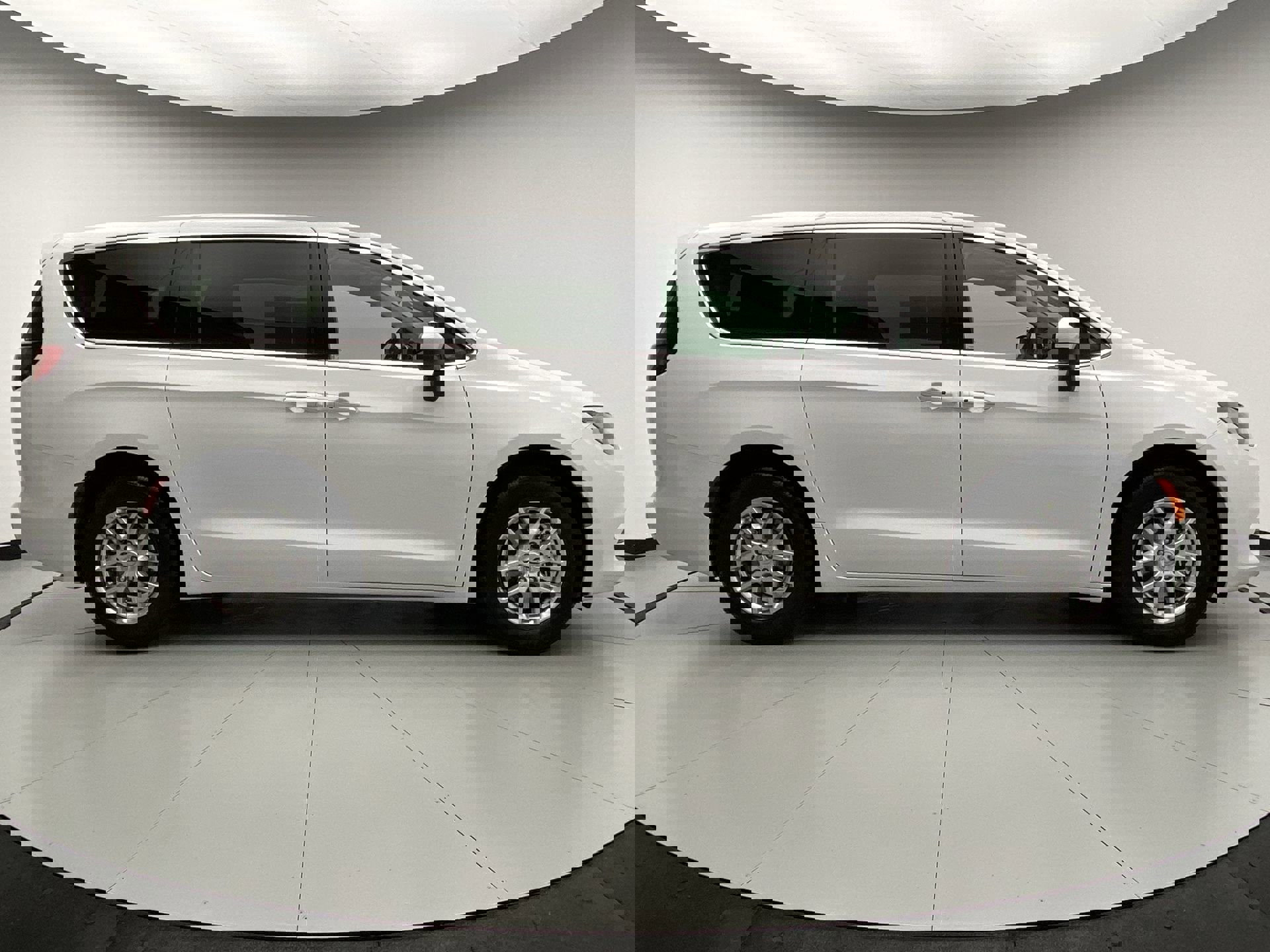 Used 2022 Chrysler Voyager LX image 6