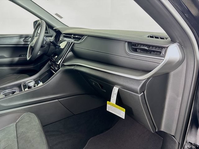 New 2025 Jeep Grand Cherokee L Laredo AWD/4WD image 32