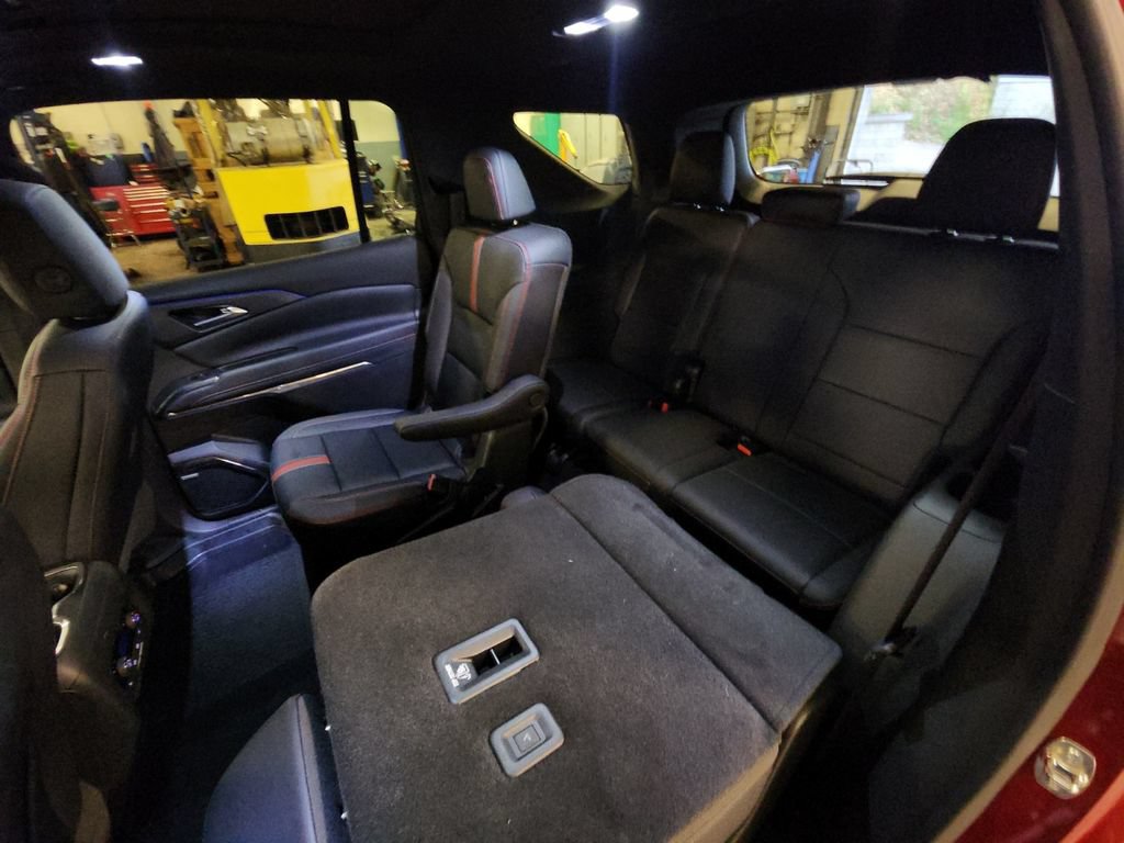 Certified 2025 Chevrolet Traverse RS AWD/4WD image 37