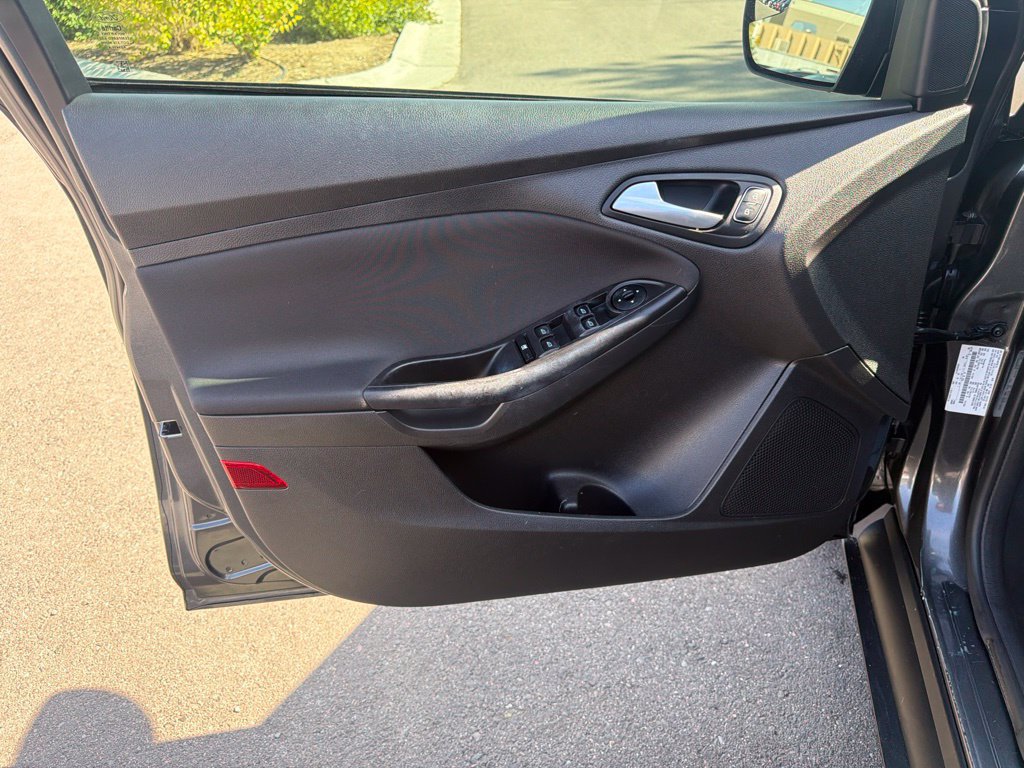 Used 2018 Ford Focus SE FWD image 23