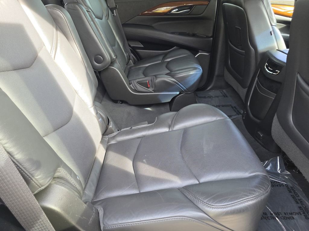 Used 2018 Cadillac Escalade Luxury AWD/4WD image 19