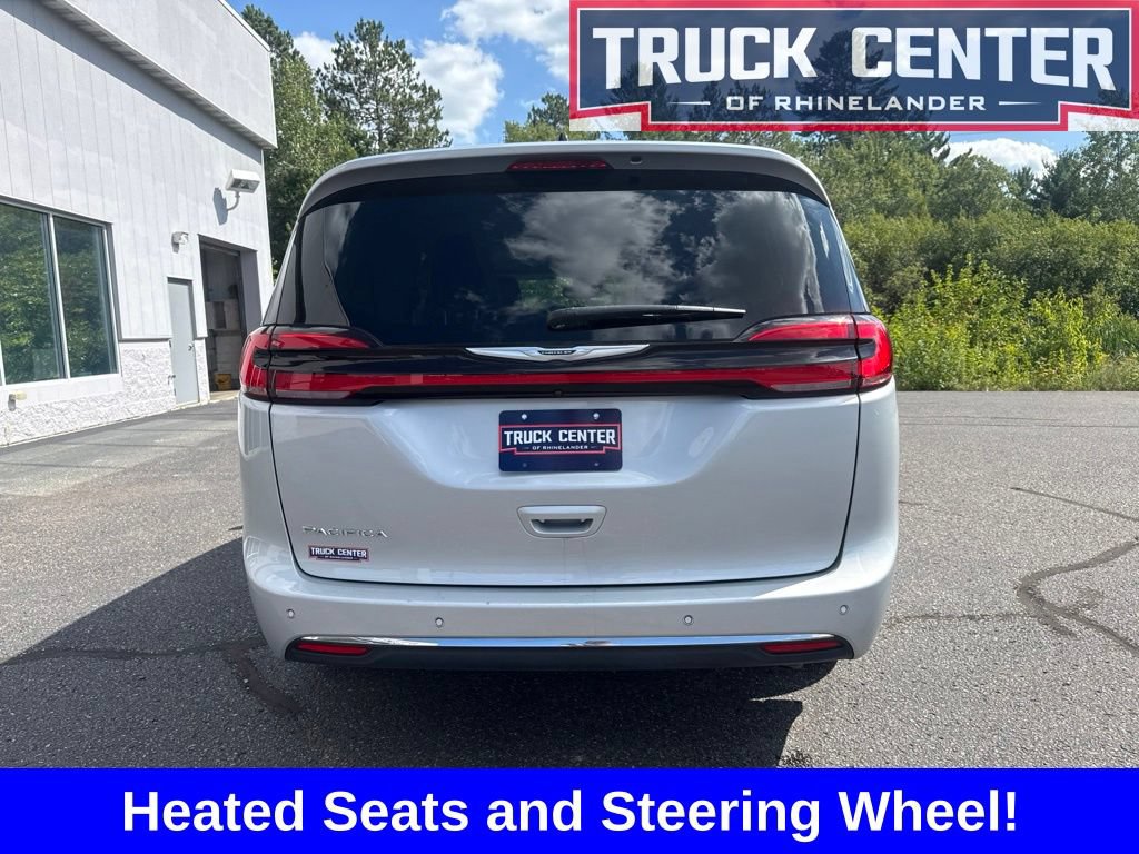 Used 2024 Chrysler Pacifica Touring-L FWD image 4