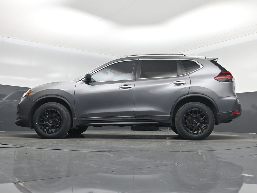 Used 2018 Nissan Rogue SV image 15