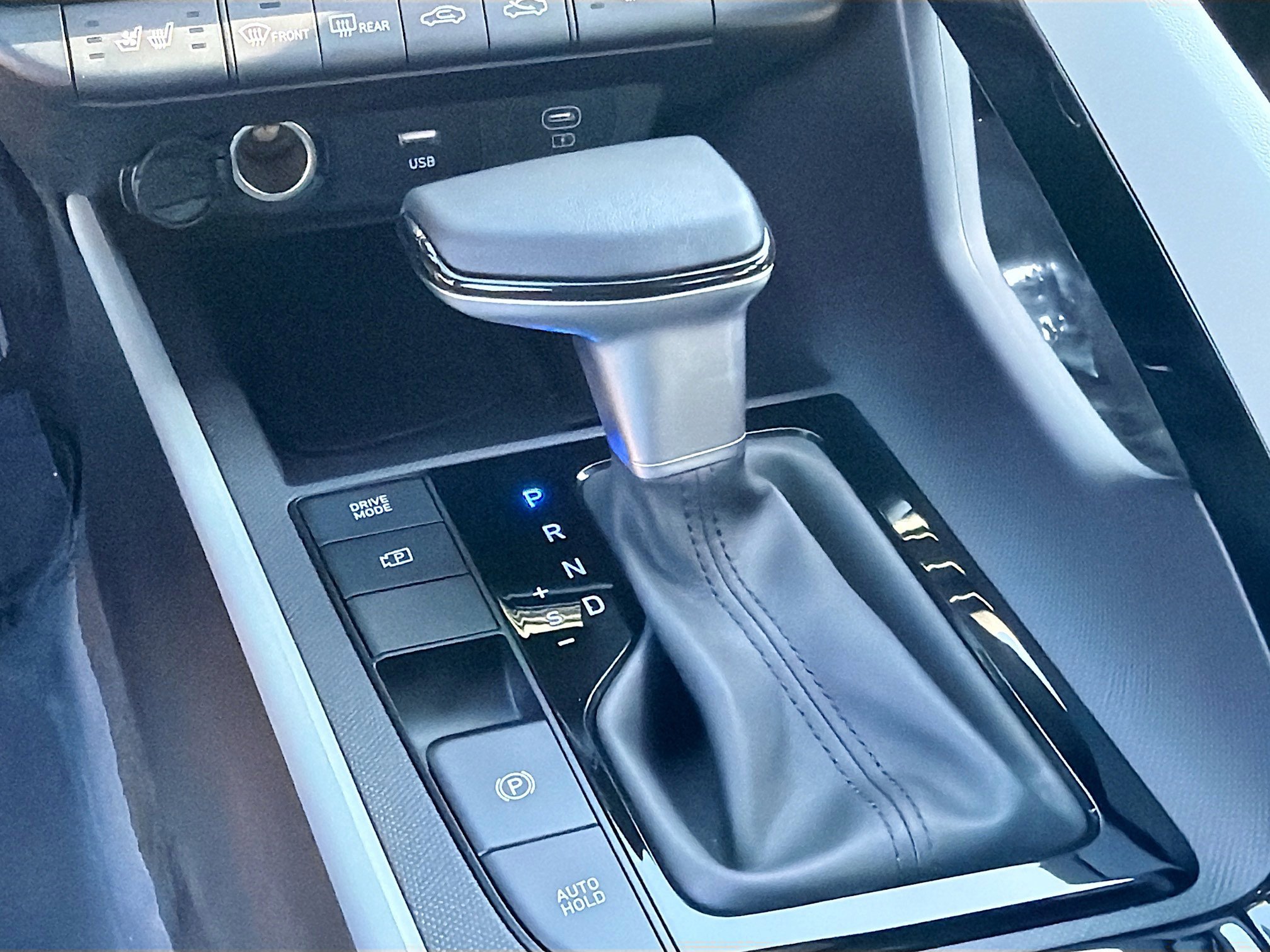 Used 2025 Hyundai Elantra Limited image 26