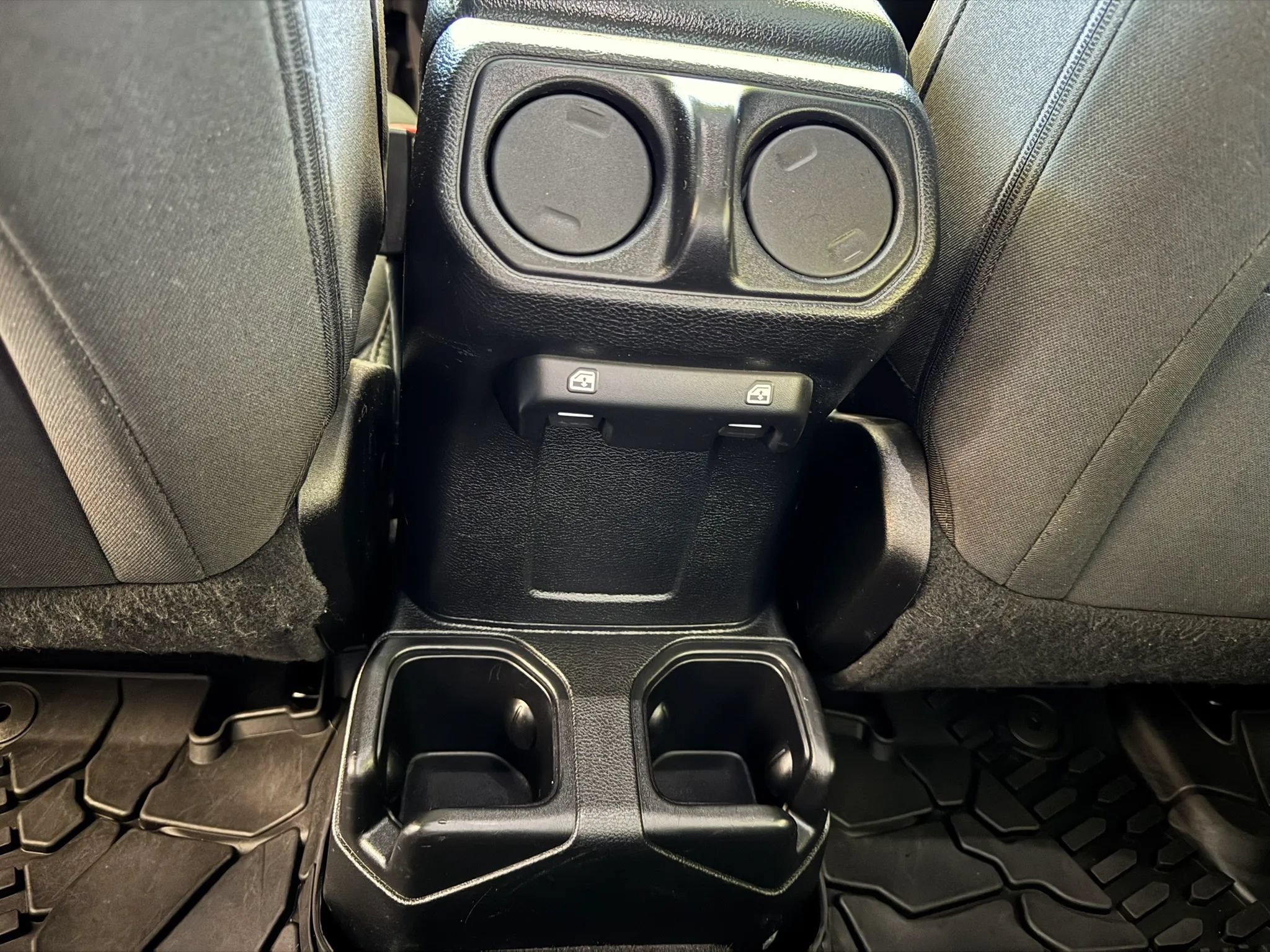 Used 2018 Jeep Wrangler Unlimited Sport S AWD/4WD image 19