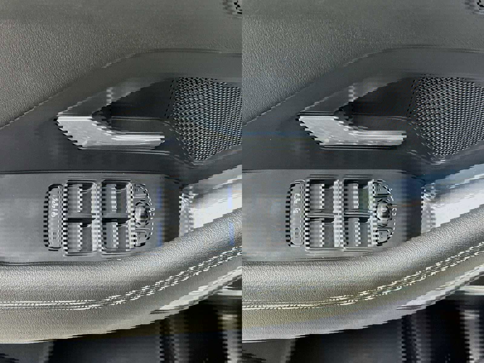 Used 2024 Jaguar E-PACE R-Dynamic SE image 19