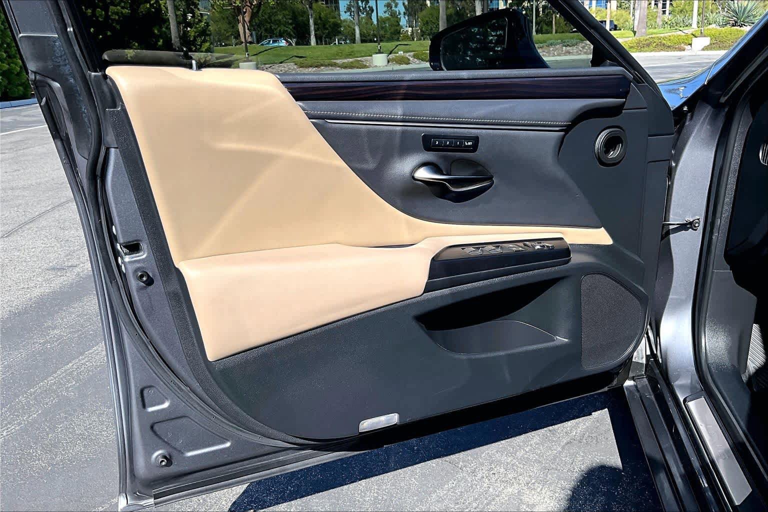 Used 2021 Lexus ES 300h w/ Premium Package FWD image 20